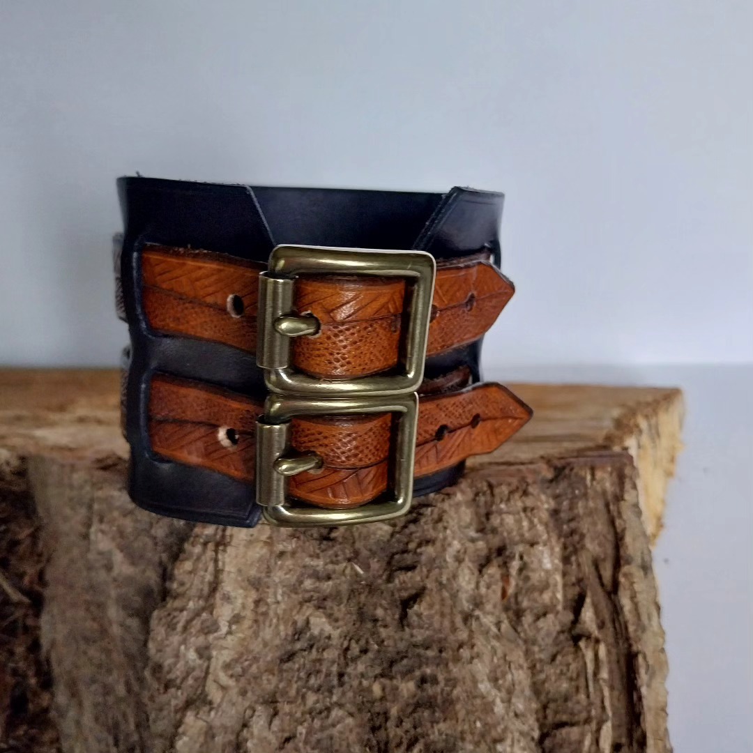 Ceinture en cuir sculptée